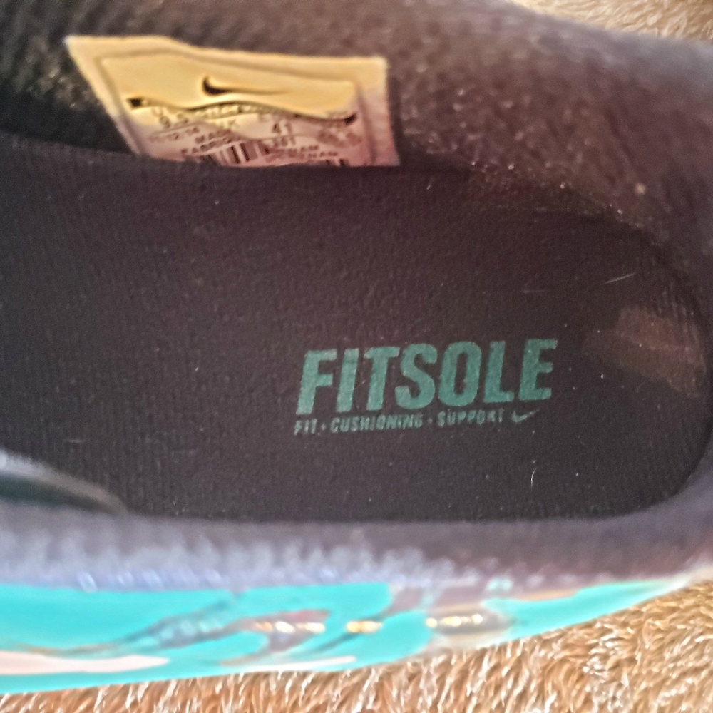 Nike Fitsole Sneakers - Picture 8 of 8